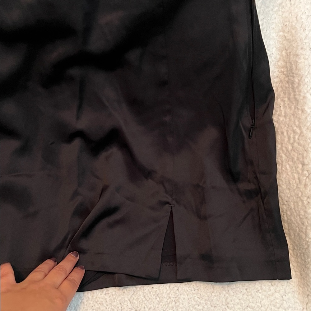 Abercrombie & Fitch black satin mini skort w/ side zipper w/ clasp in Large - Picture 2 of 5